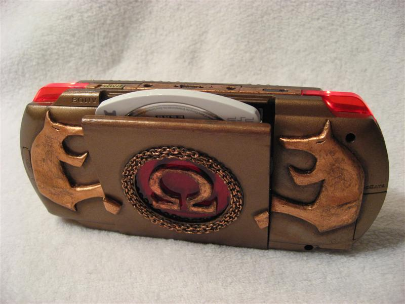 Illustration for article titled Sony PSP God of War Mod Looks Bloodthirstily Fantastic